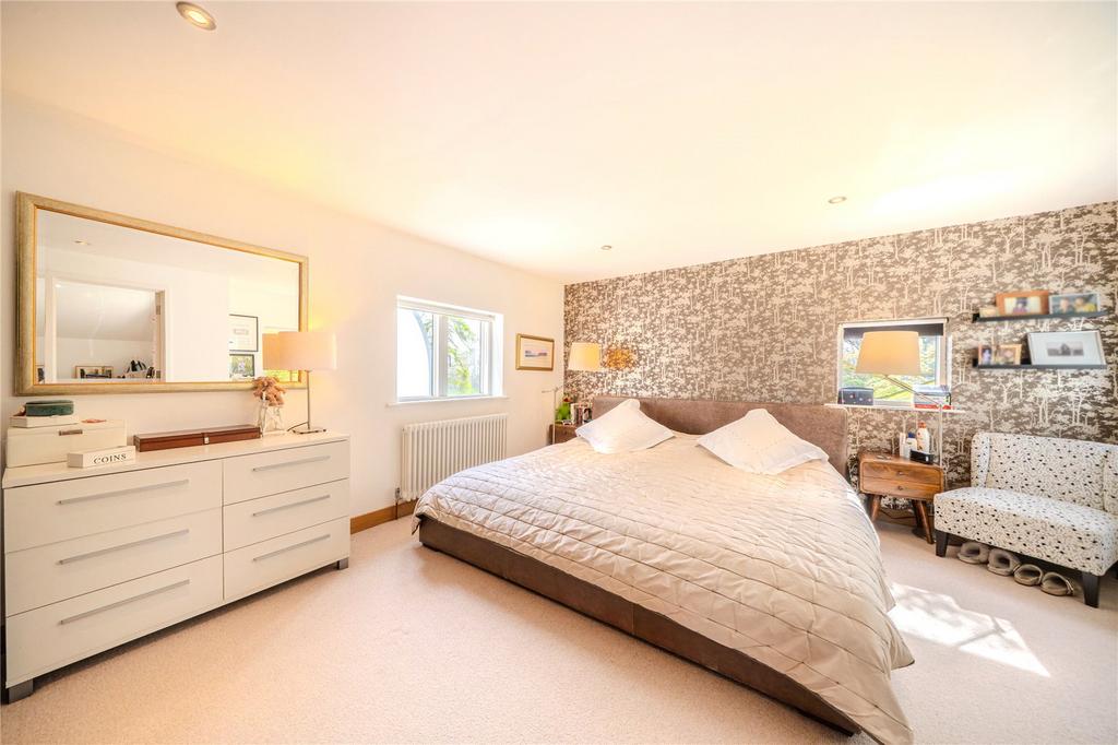 Principal bedroom