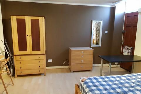 2 bedroom ground floor flat to rent, Peveril Street, Nottingham NG7
