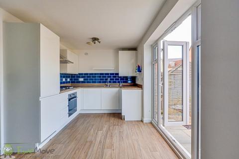3 bedroom end of terrace house to rent, Babdown Close Kingsway, Quedgeley, Gloucester, GL2 2