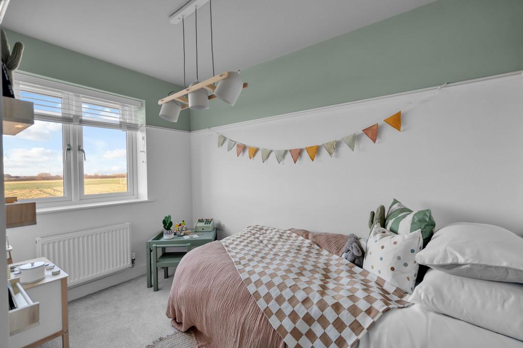 15 Hessonite Iolite Bed 3