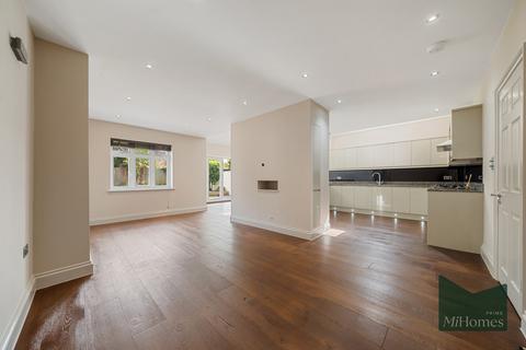 48 Friars Walk, London, N14 5LP