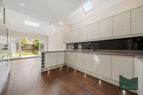 48 Friars Walk, London, N14 5LP