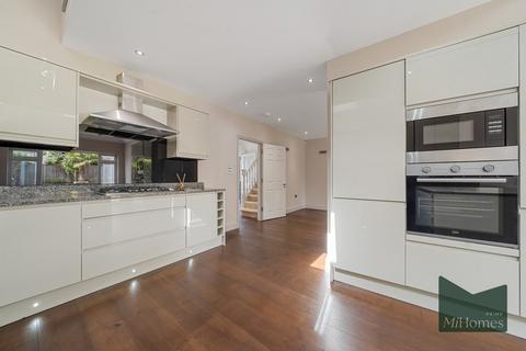 48 Friars Walk, London, N14 5LP