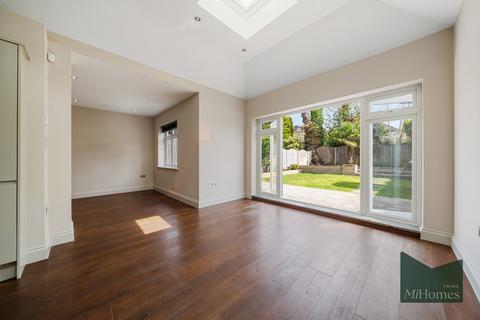 48 Friars Walk, London, N14 5LP