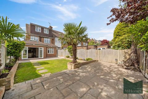 48 Friars Walk, London, N14 5LP