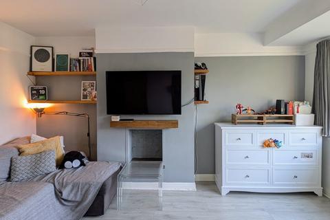 2 bedroom maisonette for sale, Carshalton Road, Sutton, SM1