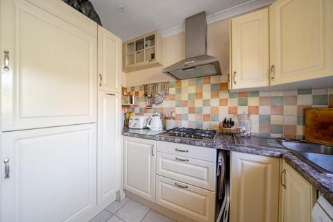 1 Burns Close, Long Crendon, Aylesbury, HP18 9BX