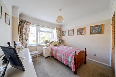 1 Burns Close, Long Crendon, Aylesbury, HP18 9BX