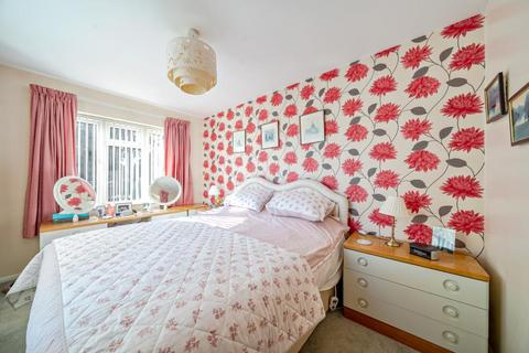 1 Burns Close, Long Crendon, Aylesbury, HP18 9BX