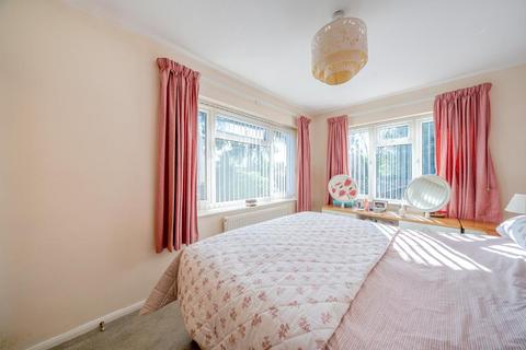1 Burns Close, Long Crendon, Aylesbury, HP18 9BX
