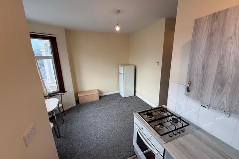 1 bedroom flat to rent, Elgin Road,  Ilford, IG3