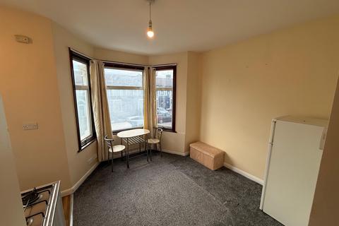 1 bedroom flat to rent, Elgin Road,  Ilford, IG3