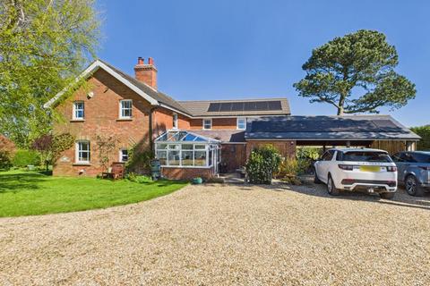 4 bedroom detached house for sale, The Cottage, Gayton Le Wold, Louth