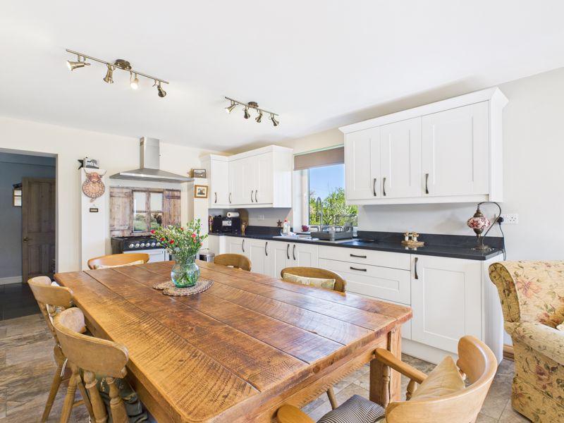 Living / Dining /