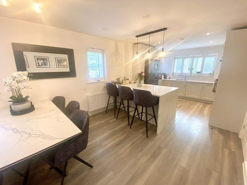 Kitchen/Dining Area
