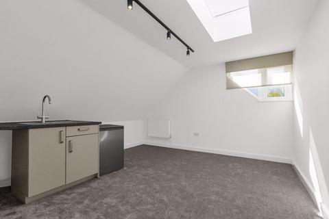 Studio to rent, Barnet EN5