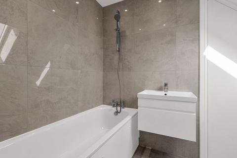 Studio to rent, Barnet EN5