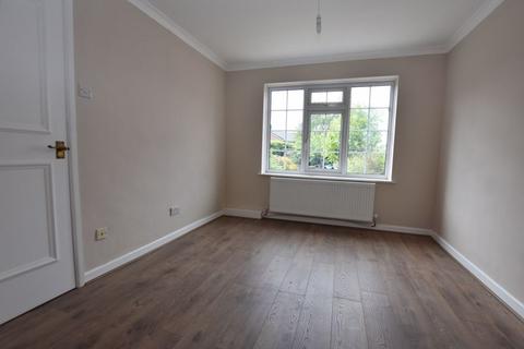 3 bedroom semi-detached house to rent, Bembridge Court, Nottingham