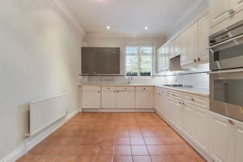 2, Woodleigh Mansions Larch Avenue, Ascot, SL5 0AW