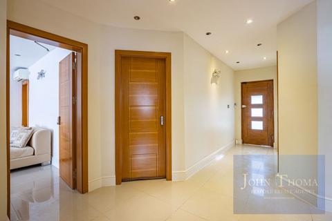 5 bedroom detached house for sale, Dacre Gardens, Chigwell IG7