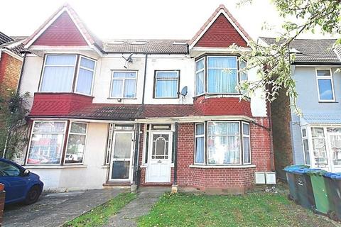 4 bedroom semi-detached house to rent, THURLBY ROAD, WEMBLEY