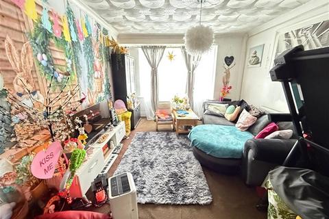 3 bedroom terraced house for sale, BYRON AVE, Hounslow