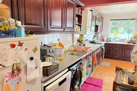 3 bedroom terraced house for sale, BYRON AVE, Hounslow