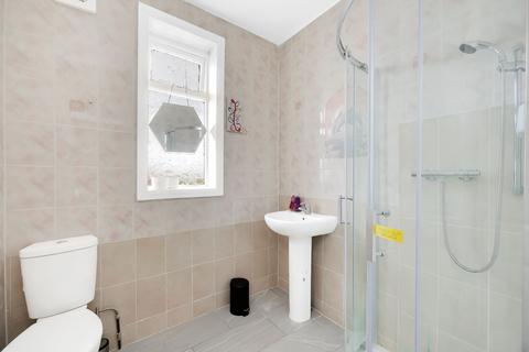 3 bedroom semi-detached house to rent, Eastern Avenue East, Romford