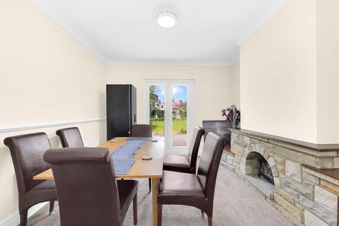 3 bedroom semi-detached house to rent, Eastern Avenue East, Romford