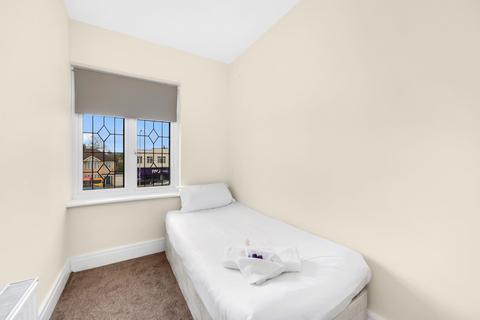 3 bedroom semi-detached house to rent, Eastern Avenue East, Romford