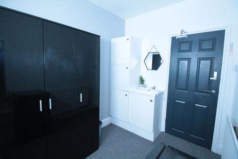 1 bedroom in a house share to rent, 90 Portland Street, Lincoln, Lincolnshire, LN5 7LB, United Kingdom