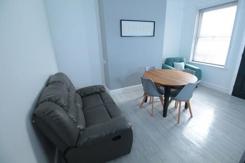 1 bedroom in a house share to rent, 90 Portland Street, Lincoln, Lincolnshire, LN5 7LB, United Kingdom