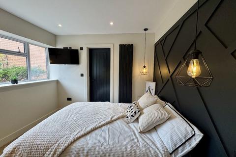 Studio to rent, Nottingham NG5