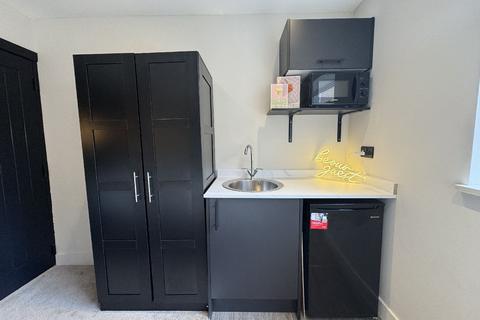 Studio to rent, Nottingham NG5