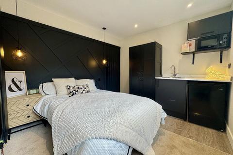 Studio to rent, Nottingham NG5