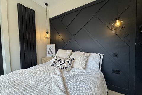 Studio to rent, Nottingham NG5
