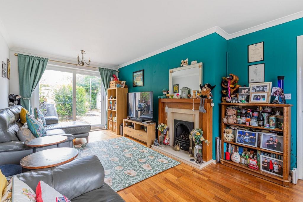 Living room 2.jpg
