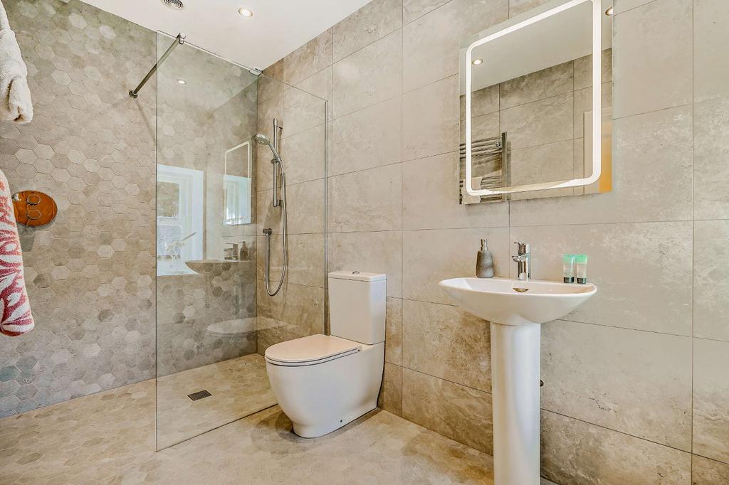 Bedroom 4 Ensuite