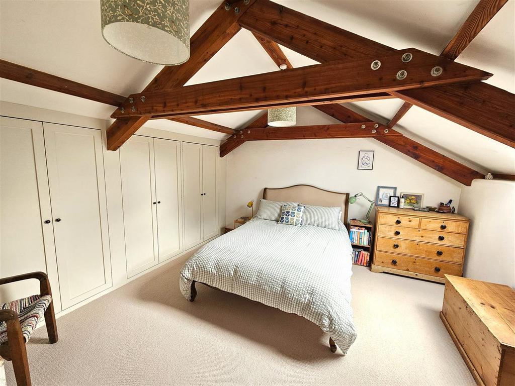Bedroom 1.jpg