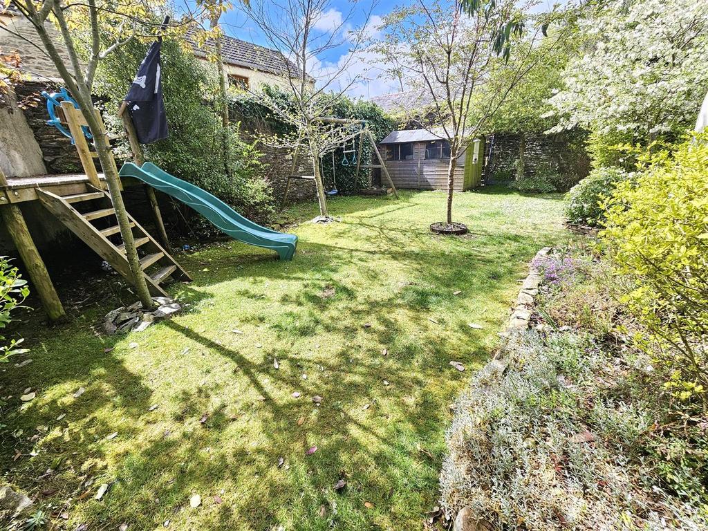 Rear Garden (2).jpg