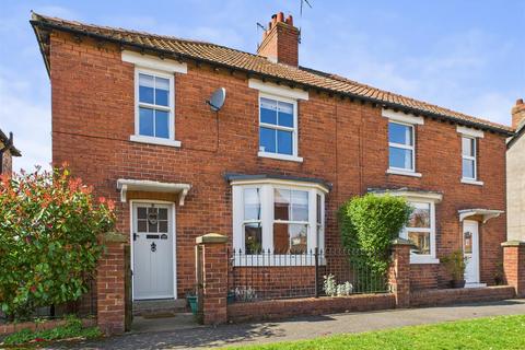 16 Park Grove, Norton, Malton, YO17 9ED