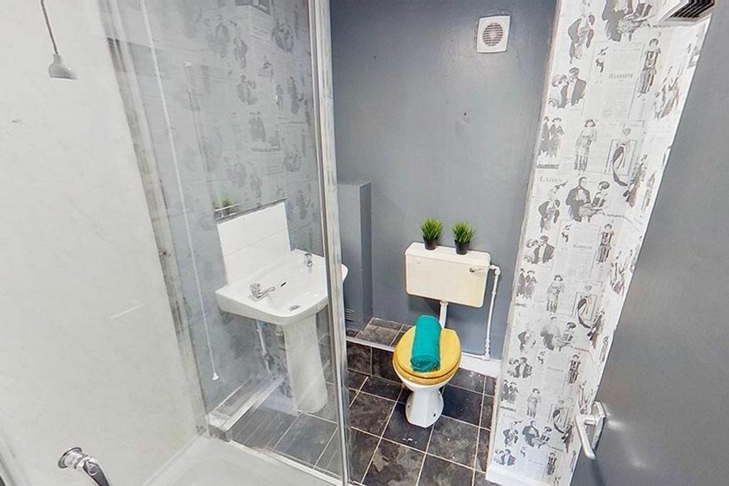 A modern bathroom featuring sleek fixtures, a s...