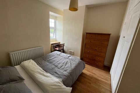 4 bedroom ground floor flat to rent, Noel Road, London W3
