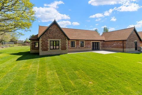 3 bedroom bungalow for sale, The Courtyard, Framfield, Uckfield, East Sussex, TN22