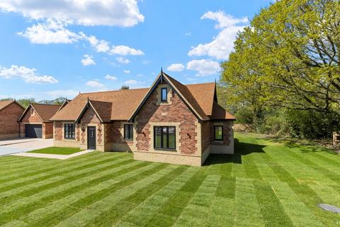 3 bedroom bungalow for sale, The Courtyard, Framfield, Uckfield, East Sussex, TN22