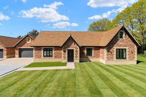 3 bedroom bungalow for sale, The Courtyard, Framfield, Uckfield, East Sussex, TN22