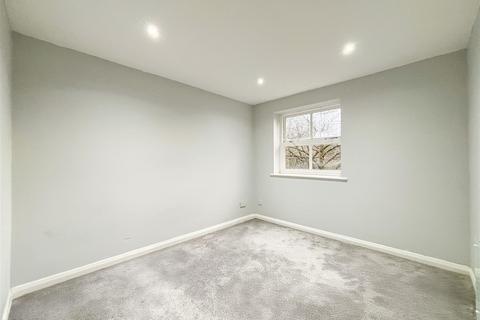 1 bedroom flat for sale, Wayletts, Leigh-On-Sea SS9