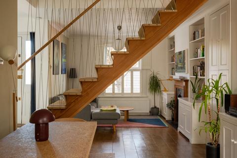 42 Thornhill Road, London, E10 5LL