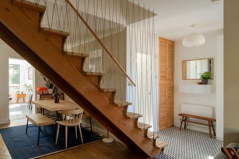 42 Thornhill Road, London, E10 5LL