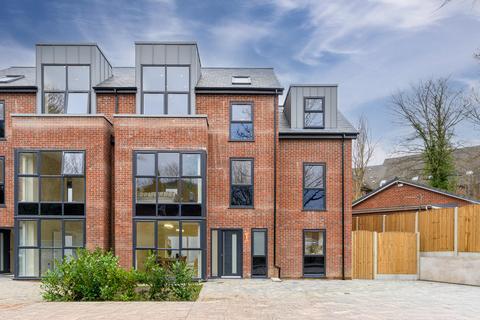 5 bedroom end of terrace house for sale, Priory Grove, Salford, M7